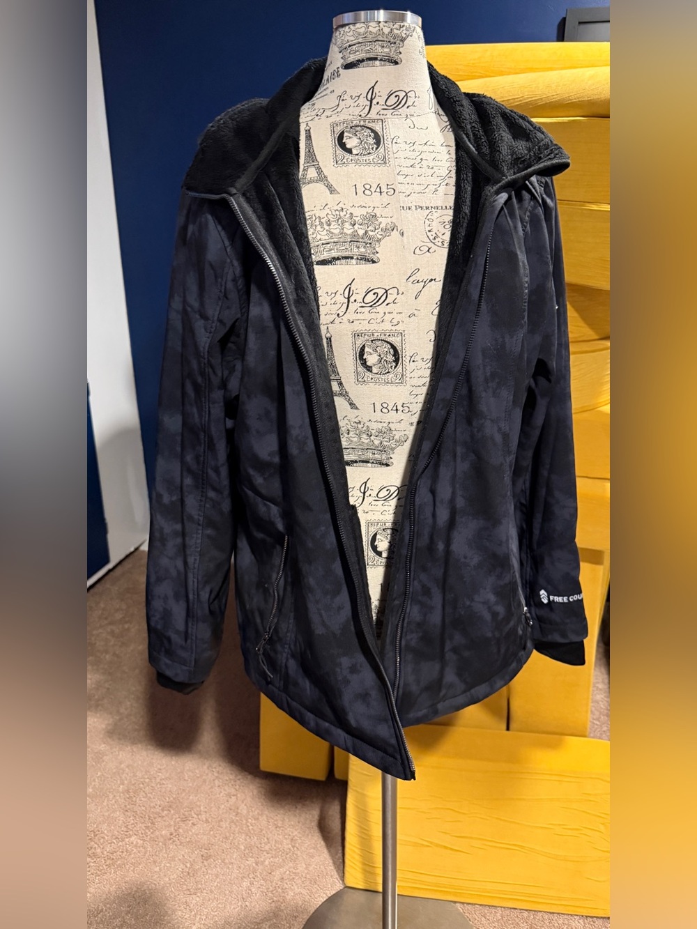 Women’s 1X Free Country blue and black winter coat